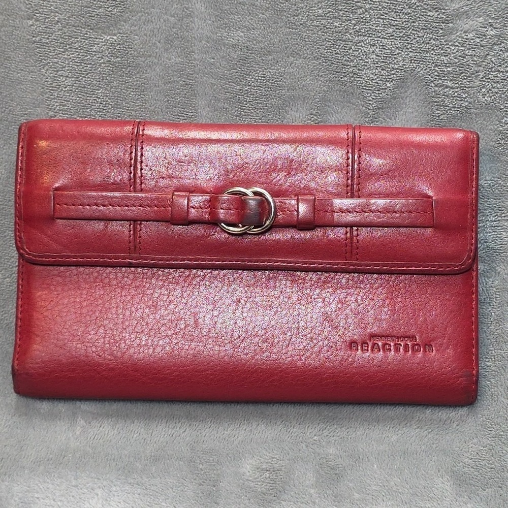 Kenneth Cole Reaction Red Leather Clutch Wallet